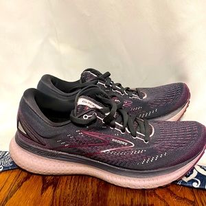 Women’s Brooks shoes